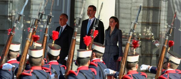 El presidente de Portugal, Marcelo Rebelo de Sousa con el rey Felipe VI y la reina Letizia - Sputnik Mundo
