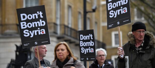 Protestas contra la involucración del Reino Unido en el ataque contra Siria, Londres - Sputnik Mundo