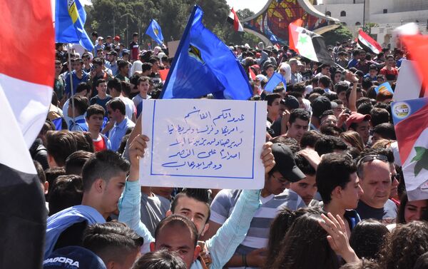 Manifestación de jóvenes sirios con motivo del Día de la Evacuación - Sputnik Mundo