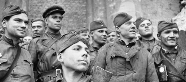 Soldados soviéticos en Berlín, abril de 1945 - Sputnik Mundo