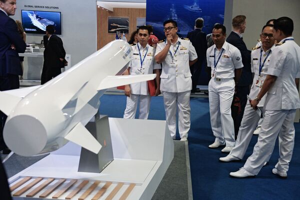 Armas de vanguardia en una de las exposiciones más grandes del mundo - Sputnik Mundo