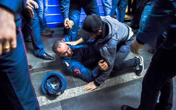 Protestas en Armenia - Sputnik Mundo