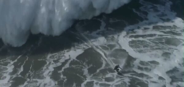 El sueño del surfista: conquistar la ola más grande del planeta - Sputnik Mundo