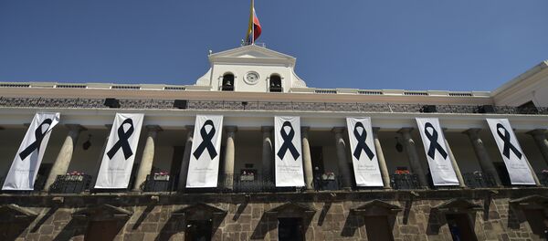El Palacio de Carondelet (residencia oficial del presidente de Ecuador) rinde homenaje a los periodistas secuestrados - Sputnik Mundo