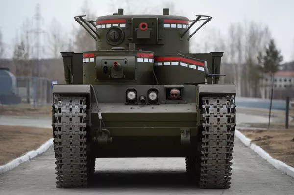 Los solemnes mamuts de Stalin, un legendario tanque soviético recreado en los Urales Los solemnes mamuts de Stalin, un legendario tanque soviético recreado en los Urales - Sputnik Mundo
