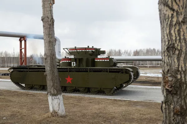 Los solemnes mamuts de Stalin, un legendario tanque soviético recreado en los Urales Los solemnes mamuts de Stalin, un legendario tanque soviético recreado en los Urales - Sputnik Mundo