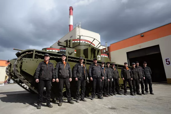 Los solemnes mamuts de Stalin, un legendario tanque soviético recreado en los Urales Los solemnes mamuts de Stalin, un legendario tanque soviético recreado en los Urales - Sputnik Mundo