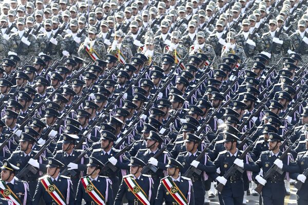 El poder militar de Irán en el Desfile del Día Nacional del Ejército - Sputnik Mundo