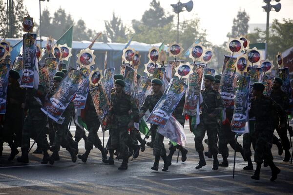 El poder militar de Irán en el Desfile del Día Nacional del Ejército - Sputnik Mundo