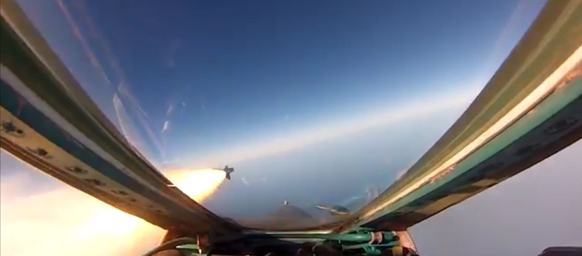 El MiG-31BM y el Su-27 muestran de lo que son capaces en un ensayo militar El MiG-31BM y el Su-27 muestran de lo que son capaces en un ensayo militar - Sputnik Mundo, 1920, 18.04.2018