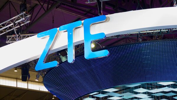 El logotipo de la empresa china ZTE - Sputnik Mundo