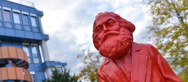 Una estatua de Marx en la ciudad de Trier - Sputnik Mundo