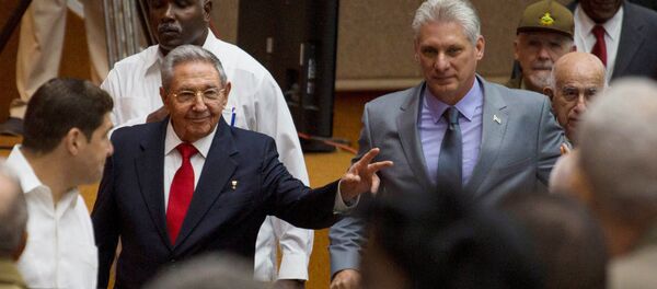 Expresidente de Cuba, Raúl Castro, y el actual vicepresidente, Miguel Díaz-Canel Expresidente de Cuba, Raúl Castro, y el actual vicepresidente, Miguel Díaz-Canel - Sputnik Mundo