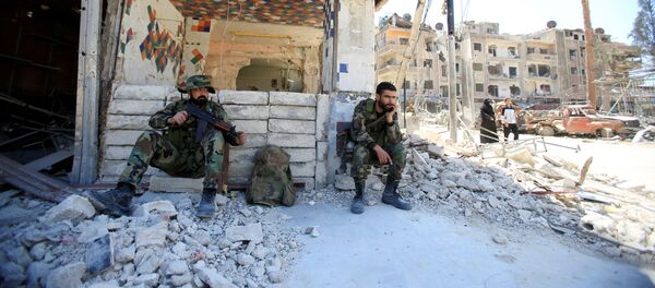 Policía de Siria en la ciudad de Duma - Sputnik Mundo