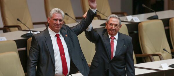 El nuevo presidente de Cuba, Miguel Díaz-Canel, junto con Raul Castro - Sputnik Mundo