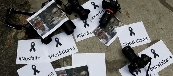 Homenaje a los periodistas asesinados en la frontera entre Ecuador y Colombia - Sputnik Mundo