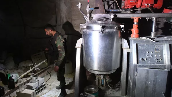 El laboratorio clandestino de los grupos combatientes que producían sustancias tóxicas y explosivos en el sótano de una de las casas en Duma.