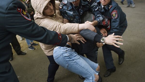 Disturbios en Ereván, Armenia - Sputnik Mundo