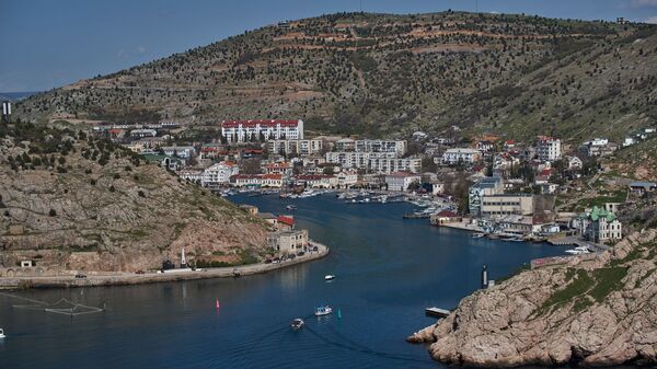 Vista de la bahía en Balaklava desde la fortaleza genovesa Cembalo, península de Crimea - Sputnik Mundo