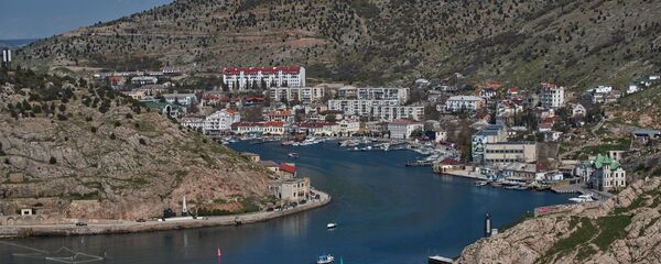 Vista de la bahía en Balaklava desde la fortaleza genovesa Cembalo, península de Crimea - Sputnik Mundo