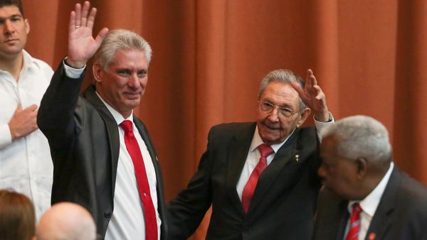 El nuevo presidente de Cuba, Miguel Díaz-Canel, junto con Raul Castro El nuevo presidente de Cuba, Miguel Díaz-Canel, junto con Raul Castro - Sputnik Mundo