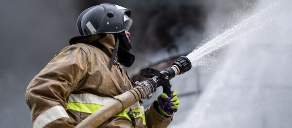 Un bombero, foto de archivo - Sputnik Mundo
