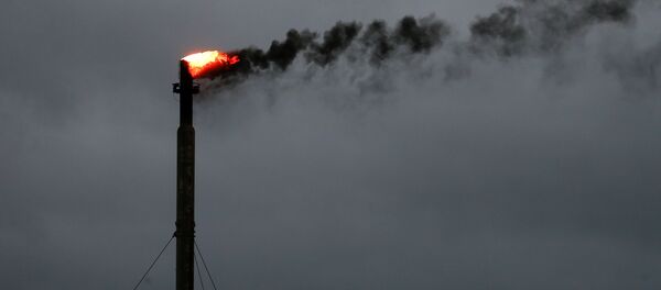 Una refinería de petróleo, archivo - Sputnik Mundo