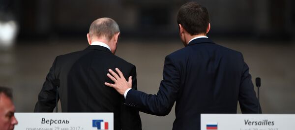 Vladímir Putin y Emmanuel Macron en 2017 - Sputnik Mundo