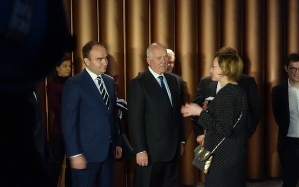 El director general de Rostec, Serguéi Chémezov (centro), durante la apertura del conjunto Oktava en Tula, Rusia El director general de Rostec, Serguéi Chémezov (centro), durante la apertura del conjunto Oktava en Tula, Rusia - Sputnik Mundo