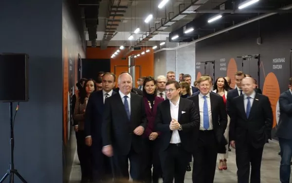El director general de Rostec, Serguéi Chémezov (centro), durante la apertura del conjunto Oktava en Tula, Rusia El director general de Rostec, Serguéi Chémezov (centro), durante la apertura del conjunto Oktava en Tula, Rusia - Sputnik Mundo