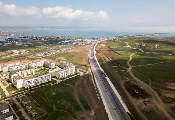 La construcción del acceso automovilístico al puente de Crimea La construcción del acceso automovilístico al puente de Crimea - Sputnik Mundo