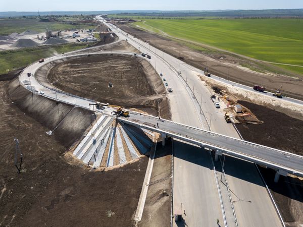 La construcción del acceso automovilístico al puente de Crimea La construcción del acceso automovilístico al puente de Crimea - Sputnik Mundo