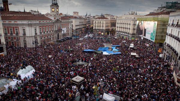 La gente en la Pierta del Sol en Madrid, España (imagen referencial) La gente en la Pierta del Sol en Madrid, España (imagen referencial) - Sputnik Mundo