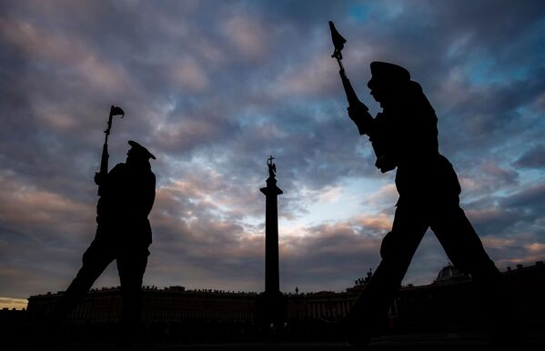 Primer ensayo del desfile del Día de la Victoria en San Petersburgo - Sputnik Mundo
