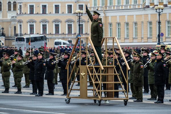 Primer ensayo del desfile del Día de la Victoria en San Petersburgo - Sputnik Mundo