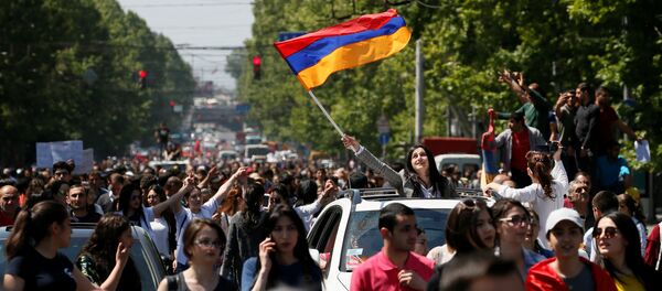 Una marcha de los partidarios de la oposición en Armenia - Sputnik Mundo