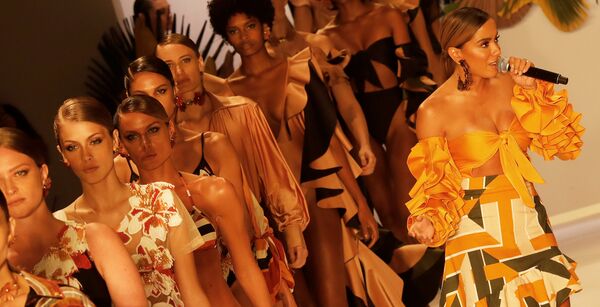 La diversa belleza de las mujeres brasileñas en la Semana de la Moda de Sao Paulo - Sputnik Mundo