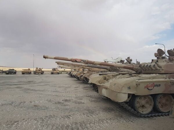 Los vehículos blindados entregados por los grupos armados en Al Qalamun Oriental  - Sputnik Mundo