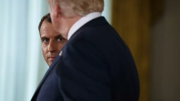 El presidente de Francia, Emmanuel Macron, y su homólogo estadounidense, Donald Trump - Sputnik Mundo