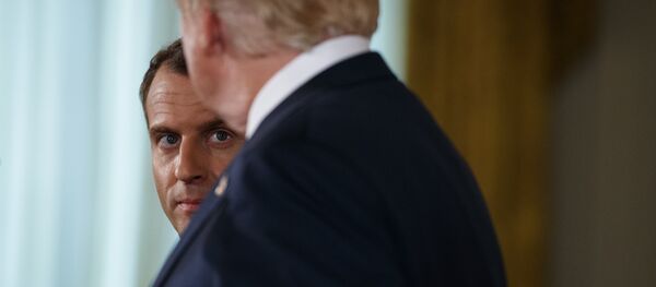 El presidente de Francia, Emmanuel Macron, y su homólogo estadounidense, Donald Trump - Sputnik Mundo