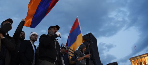 El diputado opositor Nikol Pashinián - Sputnik Mundo