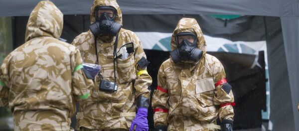Especialistas de las unidades antiquímicas trabajan en relación con el caso Skripal en Salisbury (Reino Unido) - Sputnik Mundo