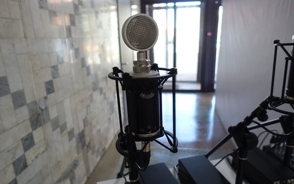 Micrófono a válvulas MKL-5000 de la fábrica Oktava - Sputnik Mundo