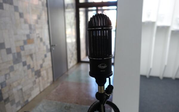 Micrófono de cinta ML-52-02 de la fábrica Oktava - Sputnik Mundo