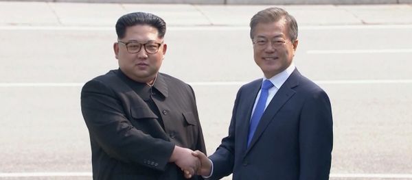 El líder de Corea del Norte, Kim Jong-un, y el presidente de Corea del Sur, Moon Jae-in - Sputnik Mundo
