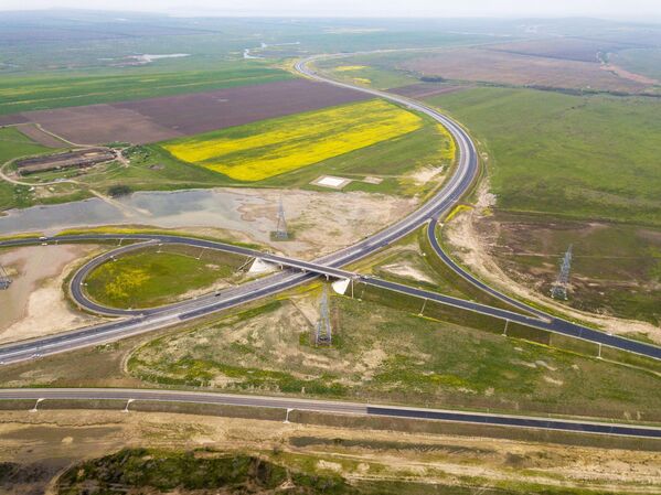 Cómo se levanta la parte automovilística del puente de Crimea - Sputnik Mundo