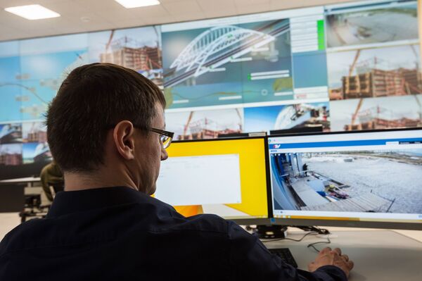 Cómo se levanta la parte automovilística del puente de Crimea - Sputnik Mundo