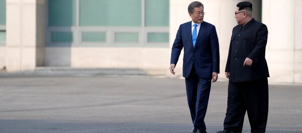 Reunión entre el presidente de Corea del Sur, Moon Jae-in, y  el líder de Corea del Norte, Kim Jong-un - Sputnik Mundo