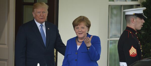 El presidente de Estados Unidos, Donald Trump, recibe a la canciller alemana, Angela Merkel, en la Casa Blanca - Sputnik Mundo