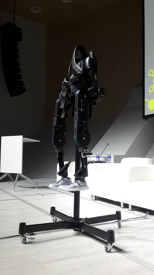 El exoesqueleto ExoAtlet de la nueva generación - Sputnik Mundo